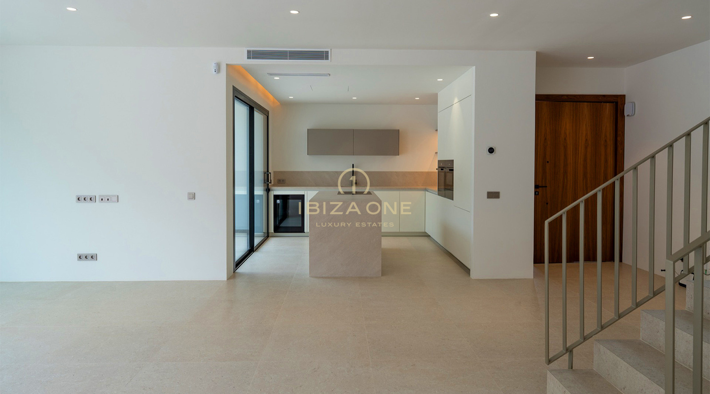 Tres villas de lujo contemporáneas a tan solo 30 metros del mar en venta – Desde 2.950.000 €, Ibiza