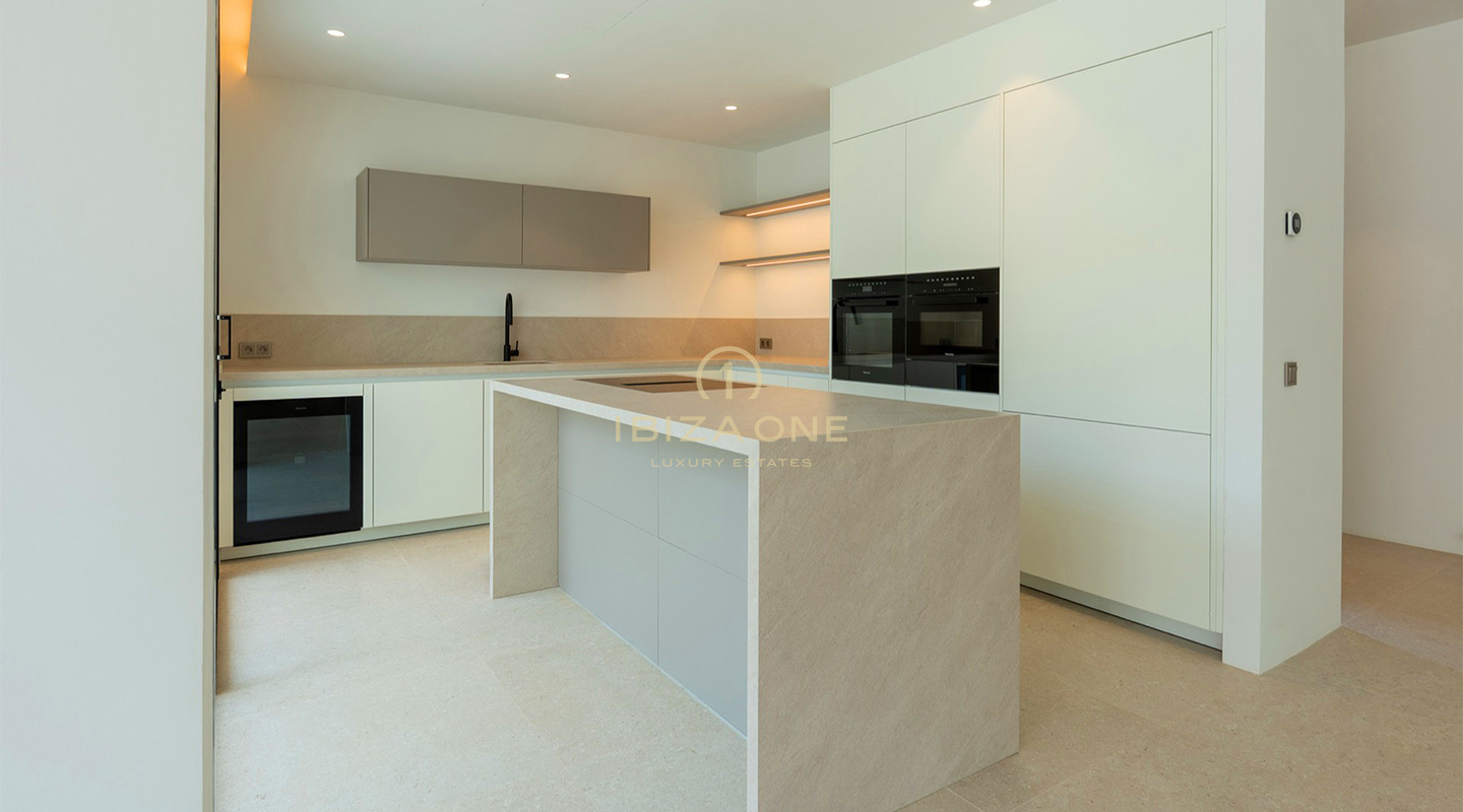 Drie luxe, moderne villa's op slechts 30 meter van de zee te koop – vanaf € 2.950.000, Ibiza