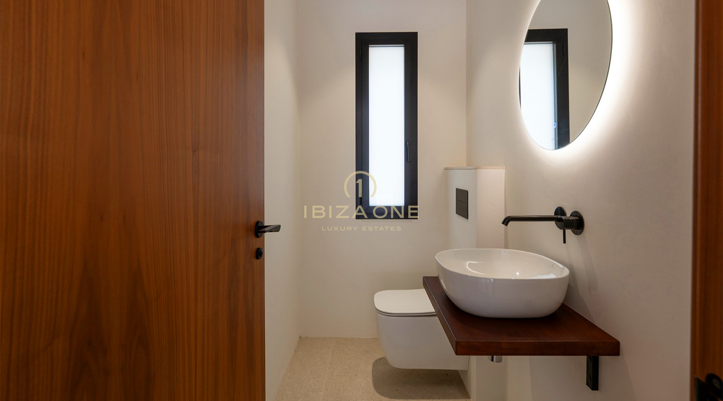 Tres villas de lujo contemporáneas a tan solo 30 metros del mar en venta – Desde 2.950.000 €, Ibiza