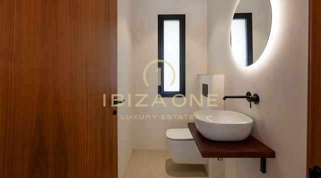 Tres villas de lujo contemporáneas a tan solo 30 metros del mar en venta – Desde 2.950.000 €, Ibiza