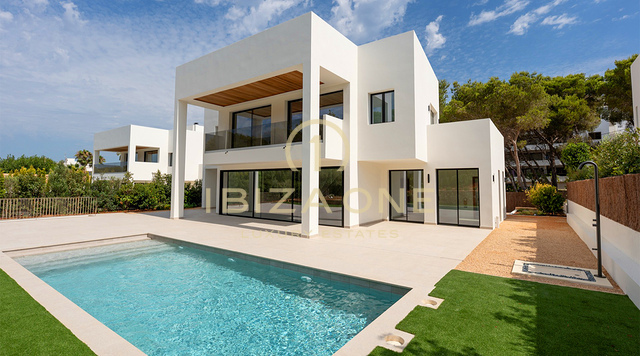 Trois villas contemporaines de luxe à vendre à Ibiza, à seulement 30 mètres de la mer – À partir de 2 950 000 €