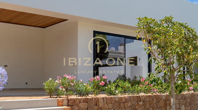 Drei luxuriöse, moderne Villen nur 30 Meter vom Meer entfernt zu verkaufen – ab 2.950.000 €, Ibiza