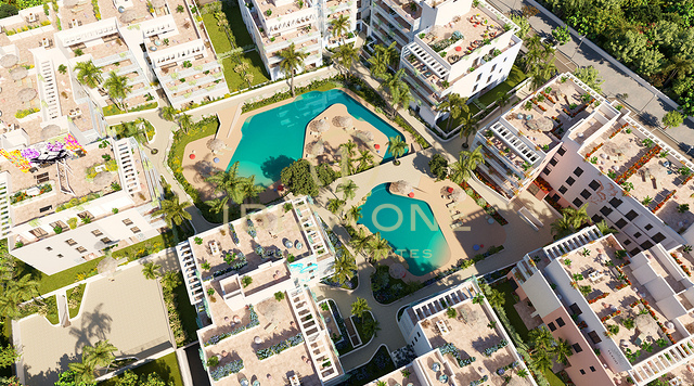 Luxe appartementen en penthouses direct aan het strand, op slechts een steenworp afstand van het langste zandstrand van Ibiza, te koop in Ibiza. Prijzen van €855.000 tot €1.945.000