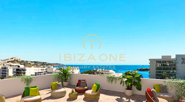 Appartements et penthouses de luxe en bord de mer, à deux pas de la plus longue plage de sable d'Ibiza, à vendre à Ibiza. Prix de 855 000 € à 1 945 000 €