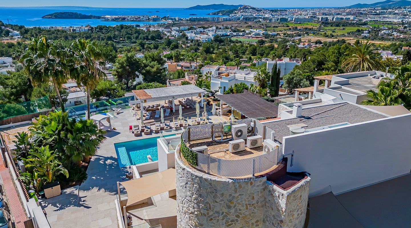 Exclusive private residency with breathtaking panoramic views