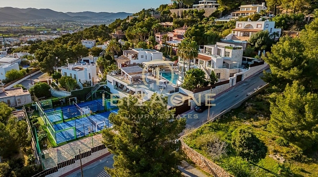 Exclusive private residency with breathtaking panoramic views