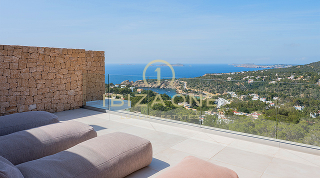 Attico di lusso con jacuzzi sul tetto, vista panoramica sul mare e a pochi passi dalla spiaggia di Cala Vadella - In vendita, Ibiza