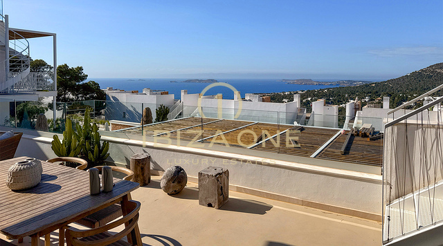 Luxury Penthouse with Sea Views and Private Rooftop Terrace – Walking Distance to Cala Vadella Beach for Sale, Ibiza
