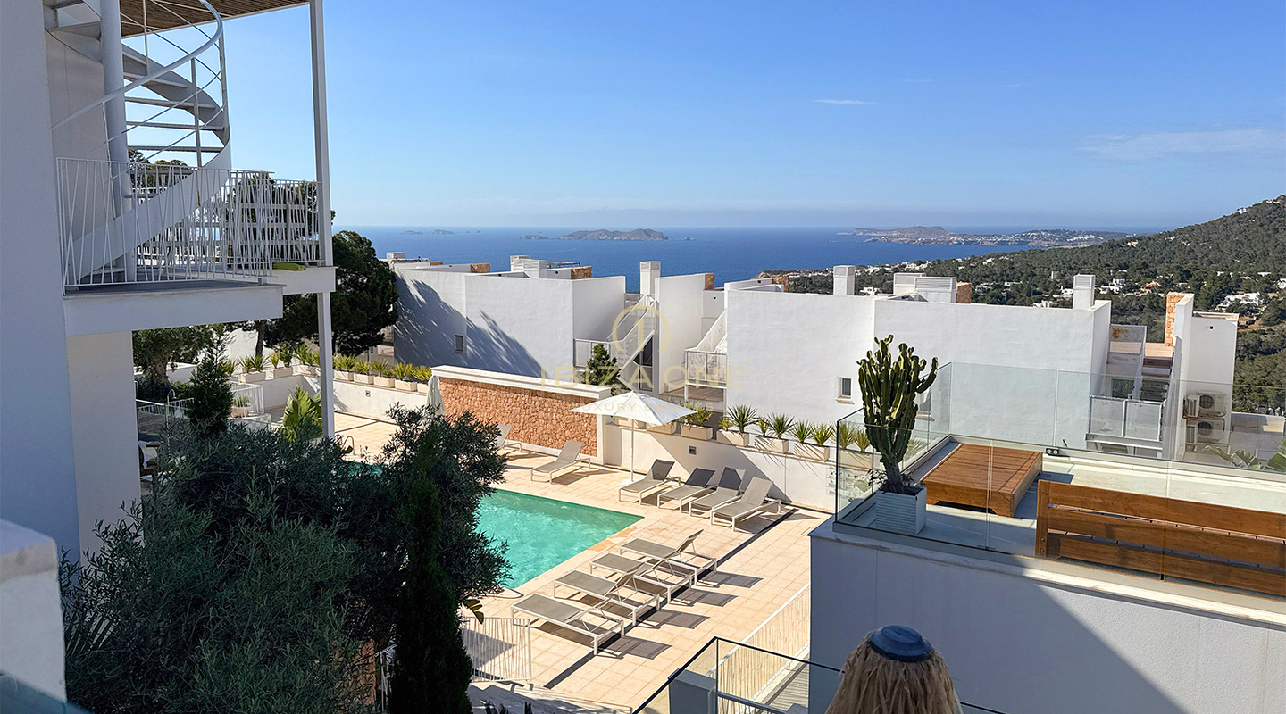 Luxury Penthouse with Sea Views and Private Rooftop Terrace – Walking Distance to Cala Vadella Beach for Sale, Ibiza