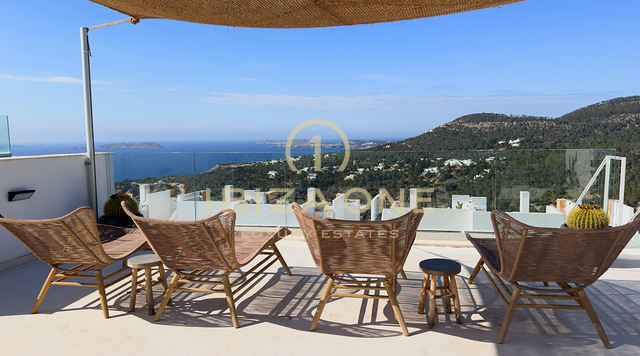 Luxuriöses Penthouse mit Meerblick und privater Dachterrasse – nur wenige Gehminuten vom Strand Cala Vadella entfernt – zu verkaufen, Ibiza