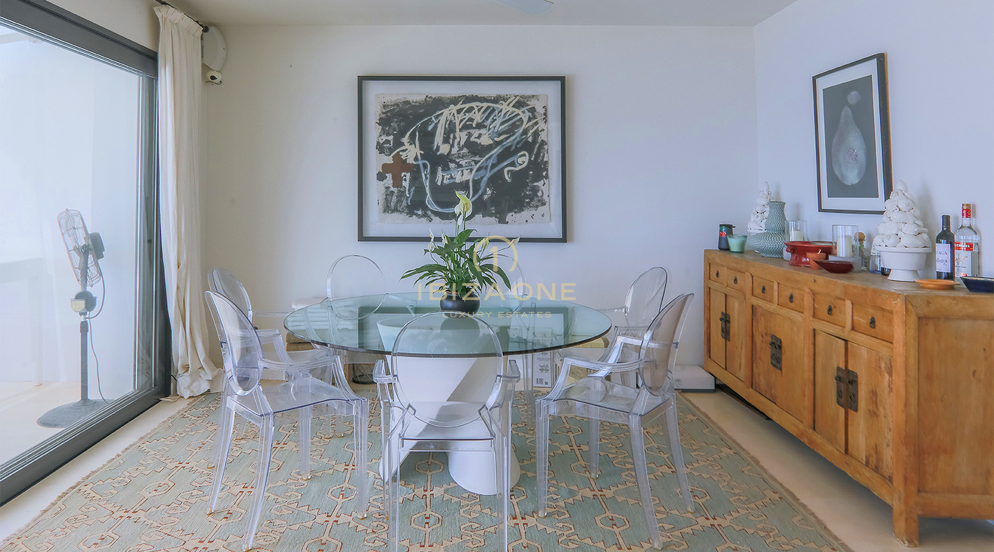 Exklusive Villa mit Meerblick in Roca Llisa – einer der prestigeträchtigsten Wohnanlagen Ibizas – zu verkaufen.