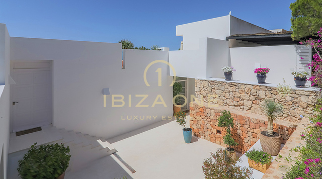 Esclusiva villa con vista mare a Roca Llisa – in vendita in uno dei complessi residenziali più prestigiosi di Ibiza, Ibiza.