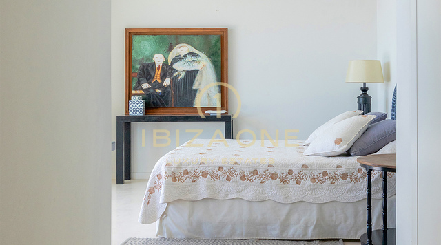 Exklusive Villa mit Meerblick in Roca Llisa – einer der prestigeträchtigsten Wohnanlagen Ibizas – zu verkaufen.