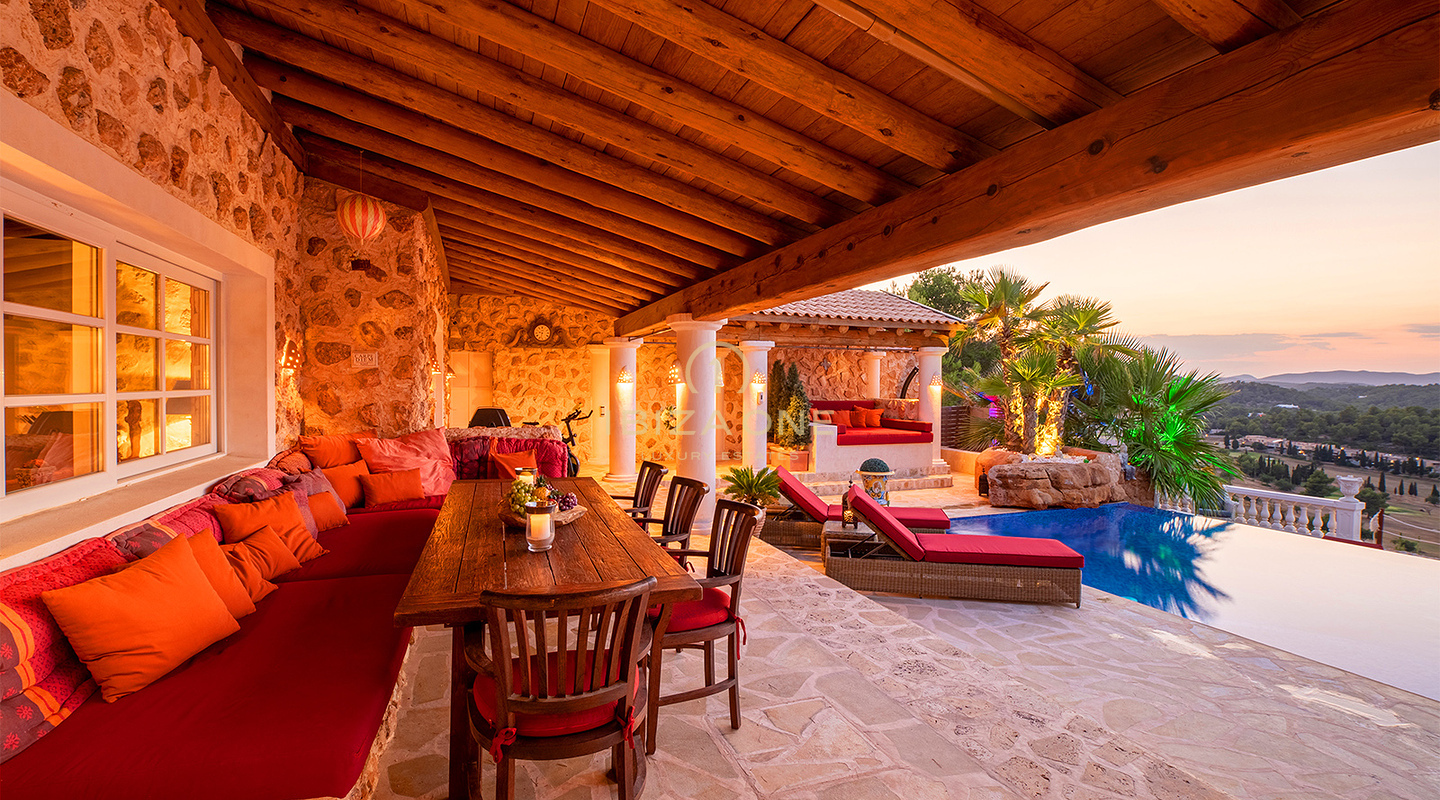 Außergewöhnliche französisch-italienische Luxusvilla mit 180°-Panoramablick auf Sonnenuntergang und Meer zu vermieten, Ibiza