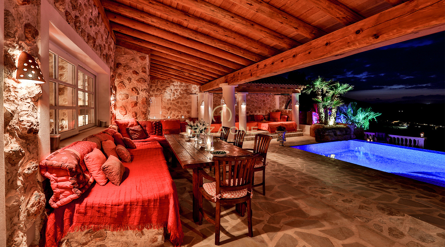 Außergewöhnliche französisch-italienische Luxusvilla mit 180°-Panoramablick auf Sonnenuntergang und Meer zu vermieten, Ibiza