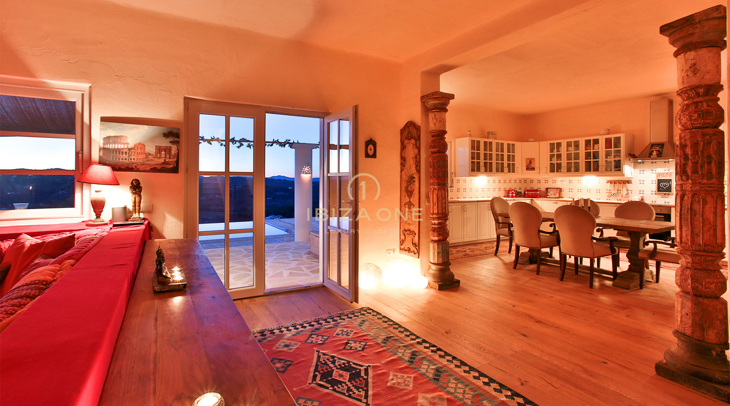 Außergewöhnliche französisch-italienische Luxusvilla mit 180°-Panoramablick auf Sonnenuntergang und Meer zu vermieten, Ibiza