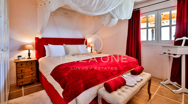 Exceptional French-Italian Luxury Villa with 180° Sunset and Sea Views for Rent, Ibiza