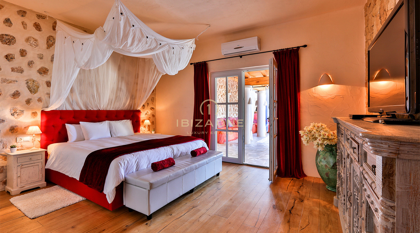 Exceptional French-Italian Luxury Villa with 180° Sunset and Sea Views for Rent, Ibiza