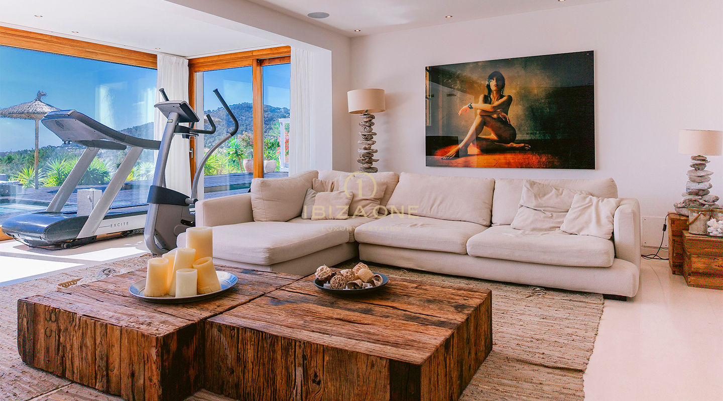 Uitzonderlijke luxe villa met iconisch uitzicht op Es Vedrà en panoramisch uitzicht op zee te koop in Cala Carbó, Ibiza