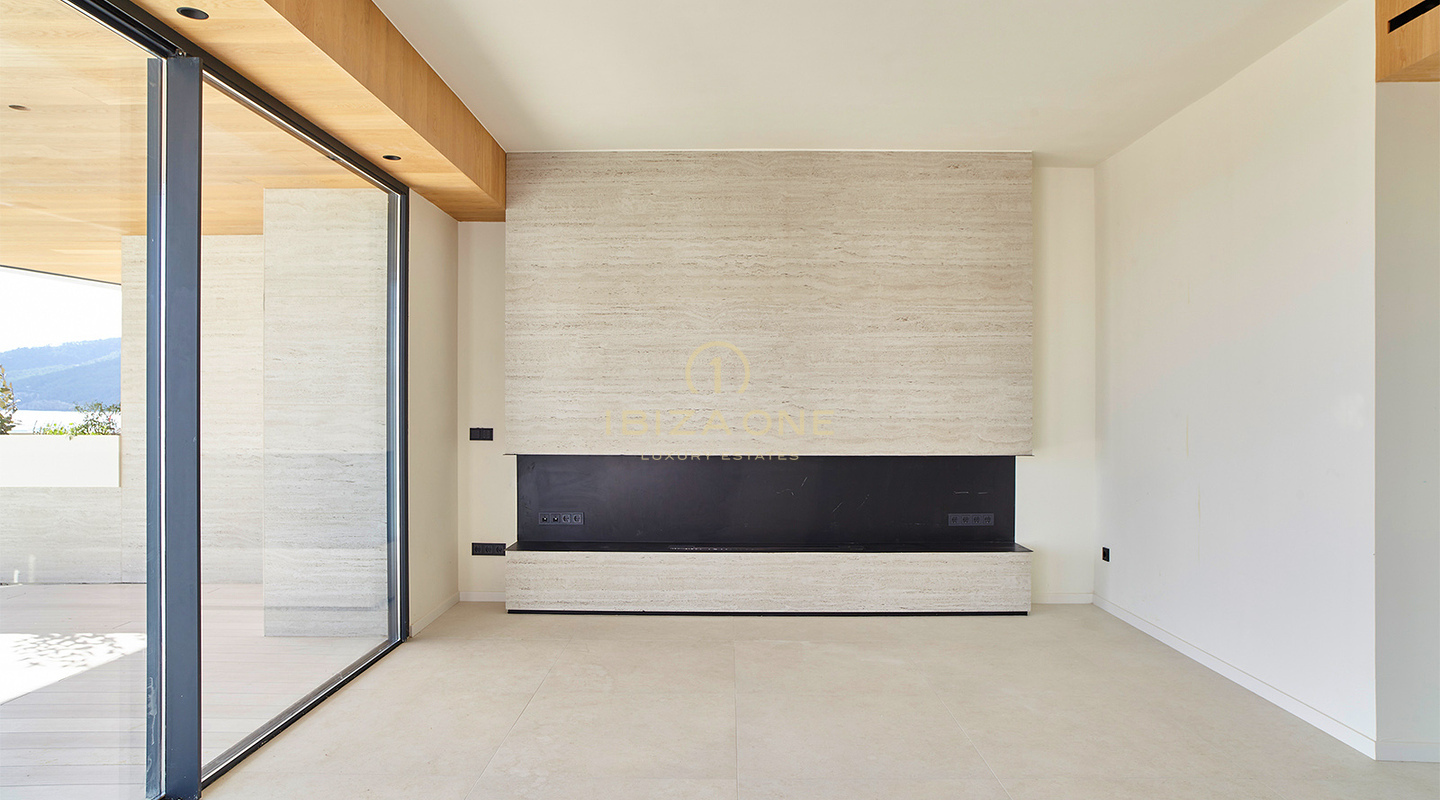 Apartamentos de superlujo en primera línea de mar con vistas panorámicas de 180° junto al puerto deportivo de Santa Eulalia en venta, Ibiza - precios desde 1,56 millones de euros hasta 2,4 millones de euros.