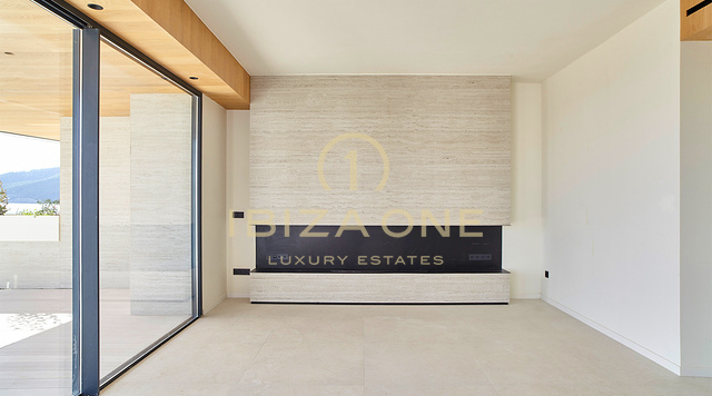 Apartamentos de superlujo en primera línea de mar con vistas panorámicas de 180° junto al puerto deportivo de Santa Eulalia en venta, Ibiza - precios desde 1,56 millones de euros hasta 2,4 millones de euros.