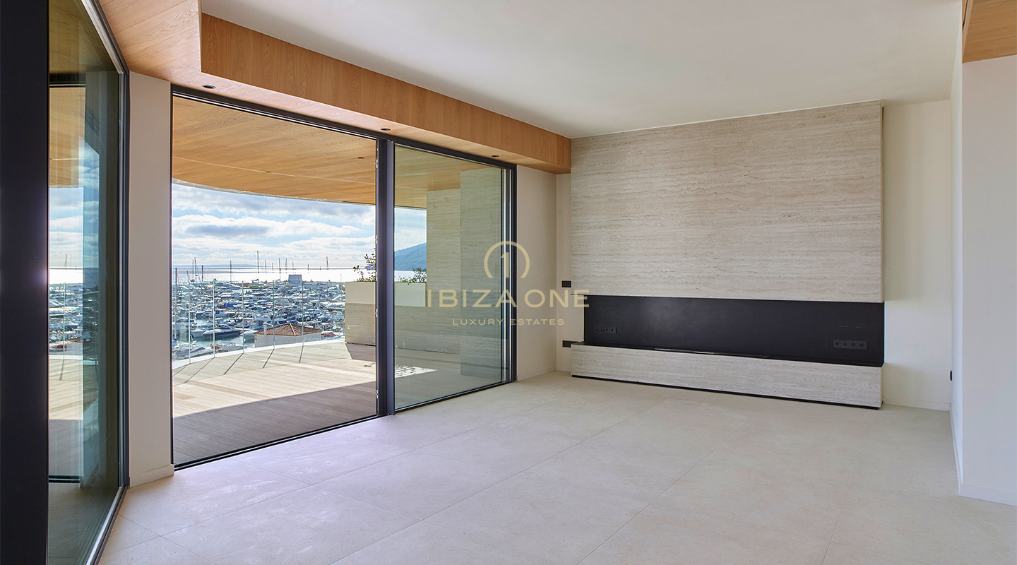 Apartamentos de superlujo en primera línea de mar con vistas panorámicas de 180° junto al puerto deportivo de Santa Eulalia en venta, Ibiza - precios desde 1,56 millones de euros hasta 2,4 millones de euros.