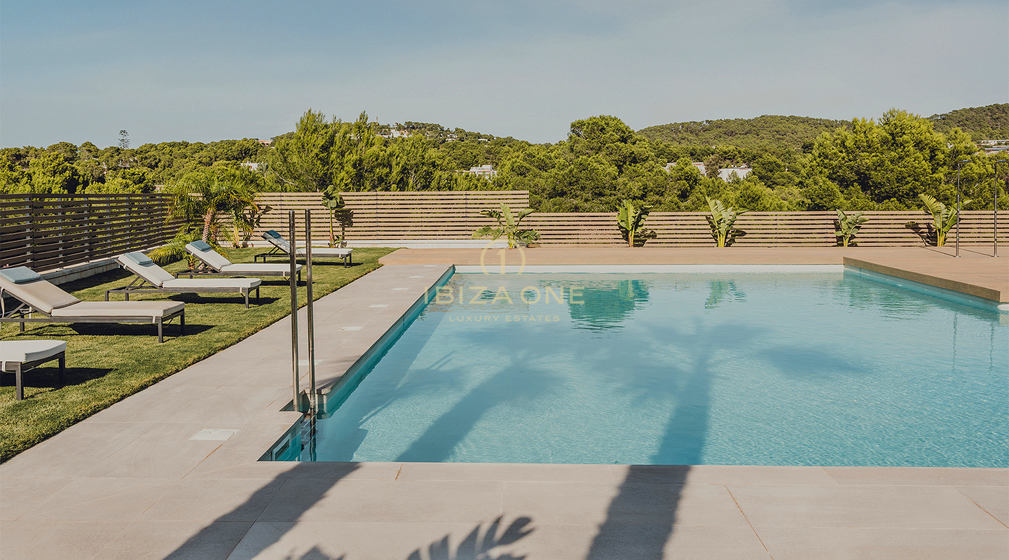 10 exklusive, neu erbaute Luxusvillen mit Dachterrassen in Cala Tarida, Ibiza, zu verkaufen – von 904.000 € bis 1,095 Mio. €