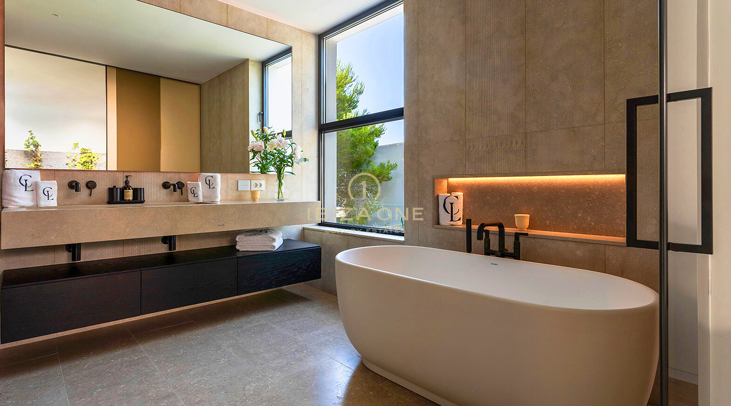 Gloednieuwe, door SAOTA ontworpen luxe villa met spectaculair uitzicht op zee te koop in Vista Alegre, Ibiza.