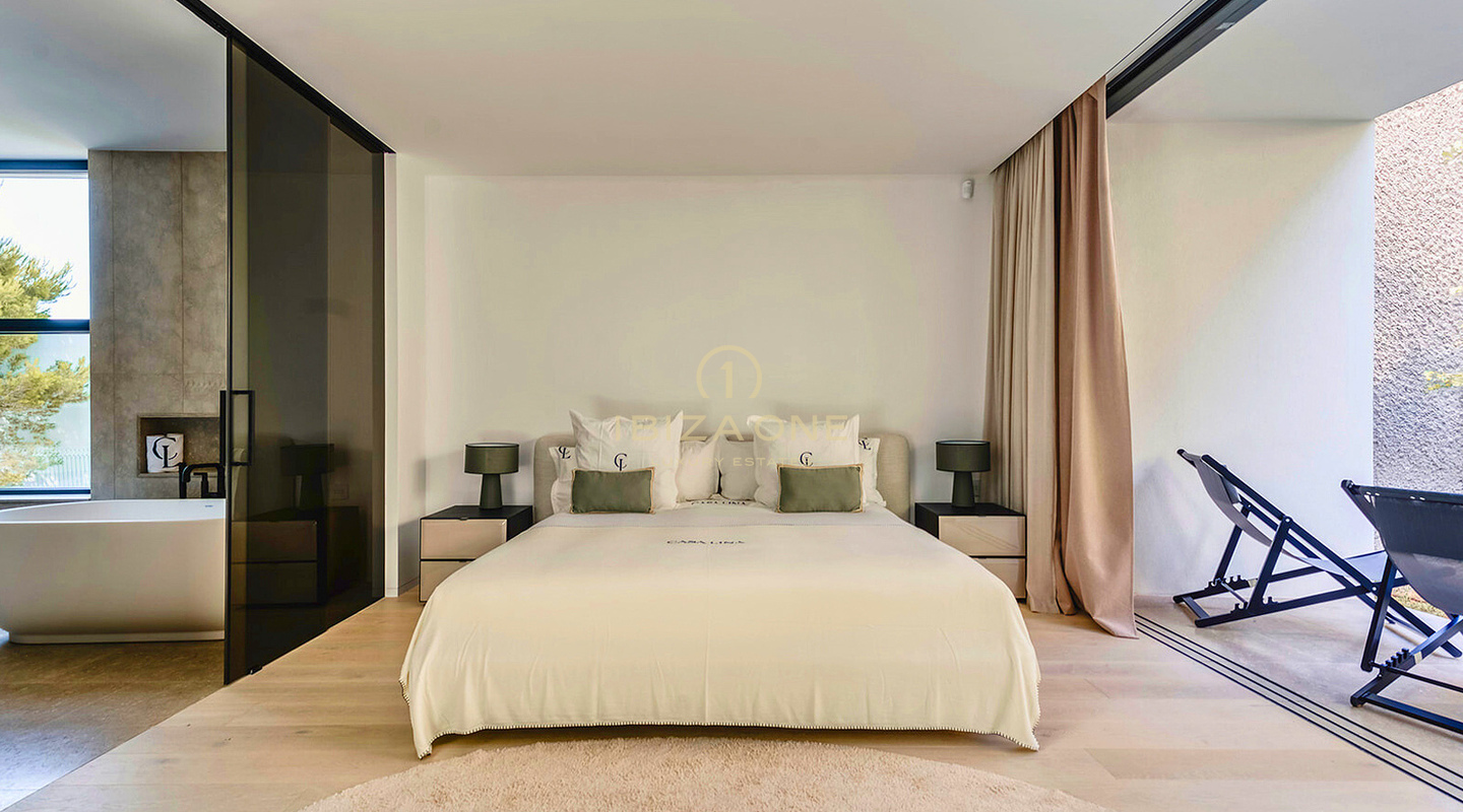 Brandneue, von SAOTA entworfene Luxusvilla mit spektakulärem Meerblick in Vista Alegre, Ibiza, zu verkaufen.