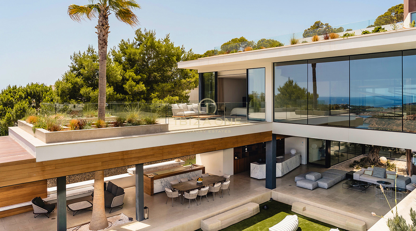 Villa de lujo a estrenar diseñada por SAOTA con espectaculares vistas al mar en venta en Vista Alegre, Ibiza.