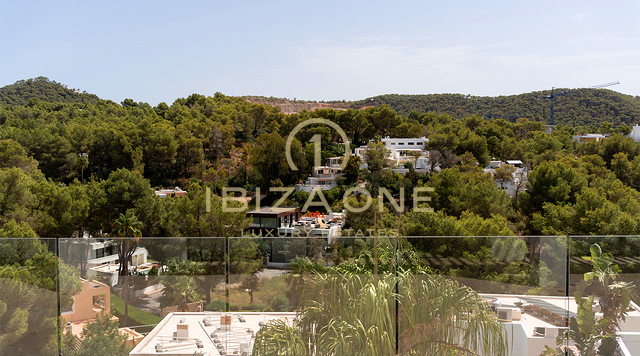 Villa de lujo de diseño a estrenar con vistas al mar, piscina privada y cocina Gaggenau en venta en Can Furnet, Ibiza.