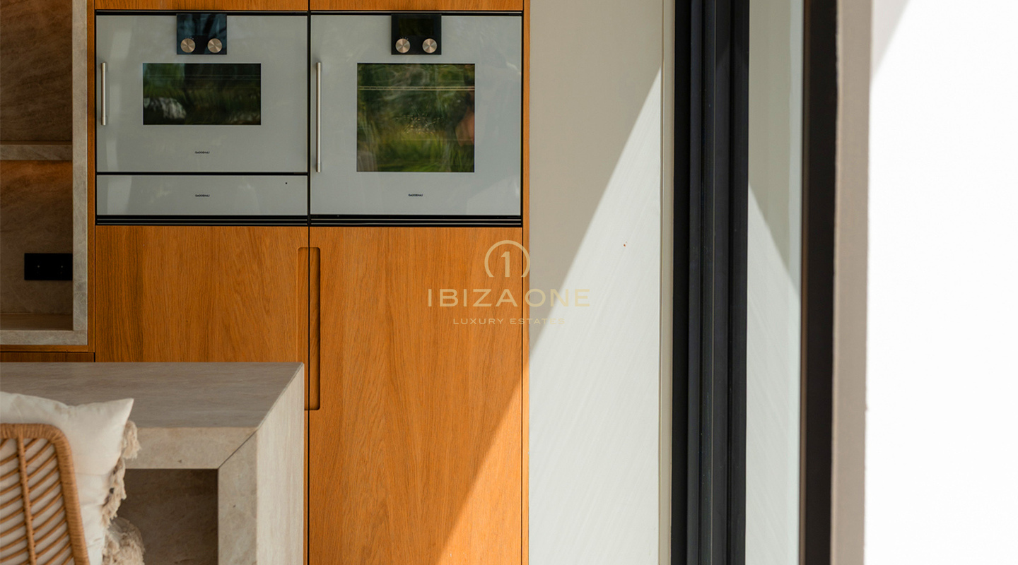 Villa de luxe neuve de designer avec vue sur mer, piscine privée et cuisine Gaggenau à vendre à Can Furnet, Ibiza