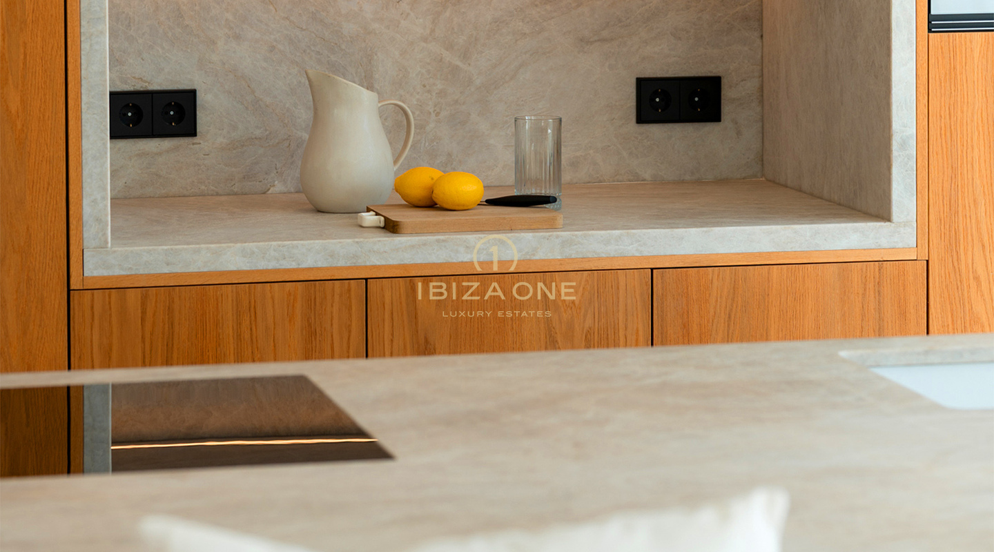 Nuovissima villa di lusso di design con vista mare, piscina privata e cucina Gaggenau in vendita a Can Furnet, Ibiza.
