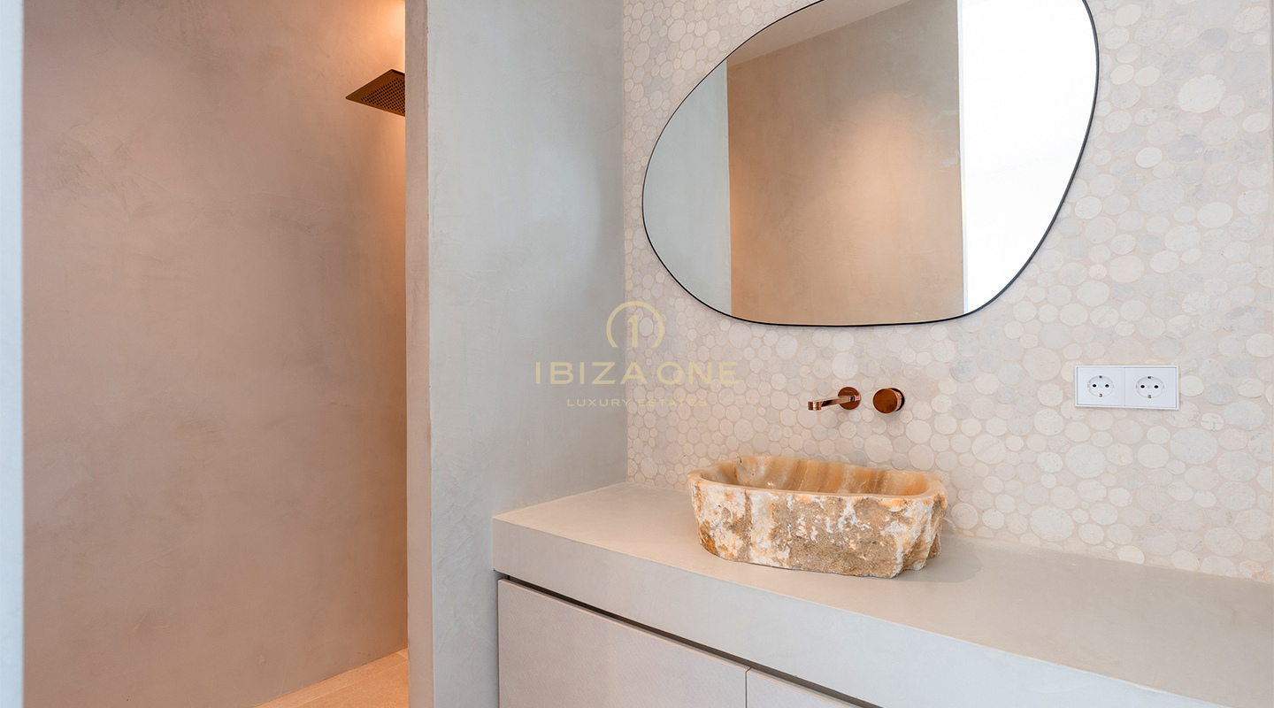 Nuovissima villa di lusso di design con vista mare, piscina privata e cucina Gaggenau in vendita a Can Furnet, Ibiza.