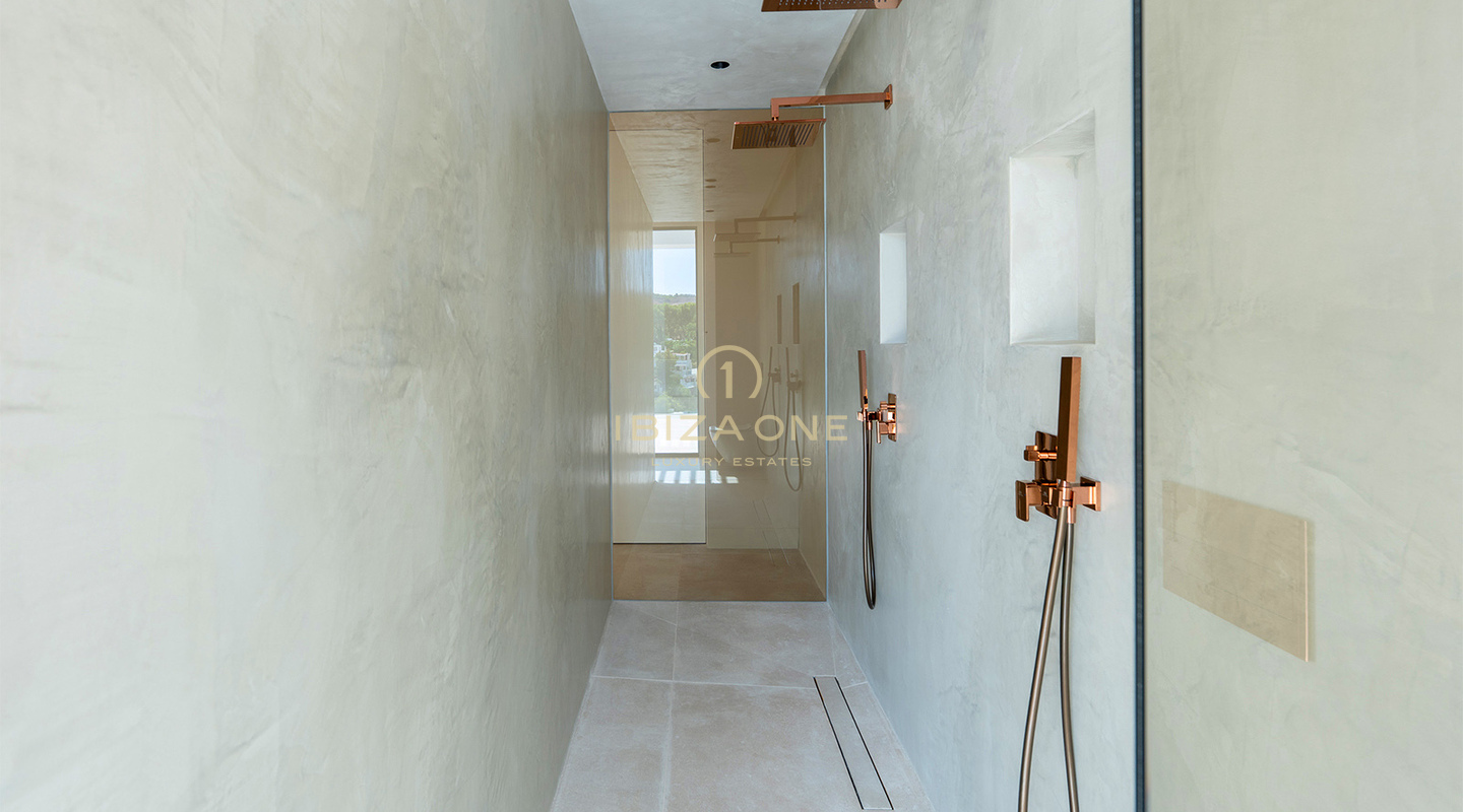 Villa de lujo de diseño a estrenar con vistas al mar, piscina privada y cocina Gaggenau en venta en Can Furnet, Ibiza.