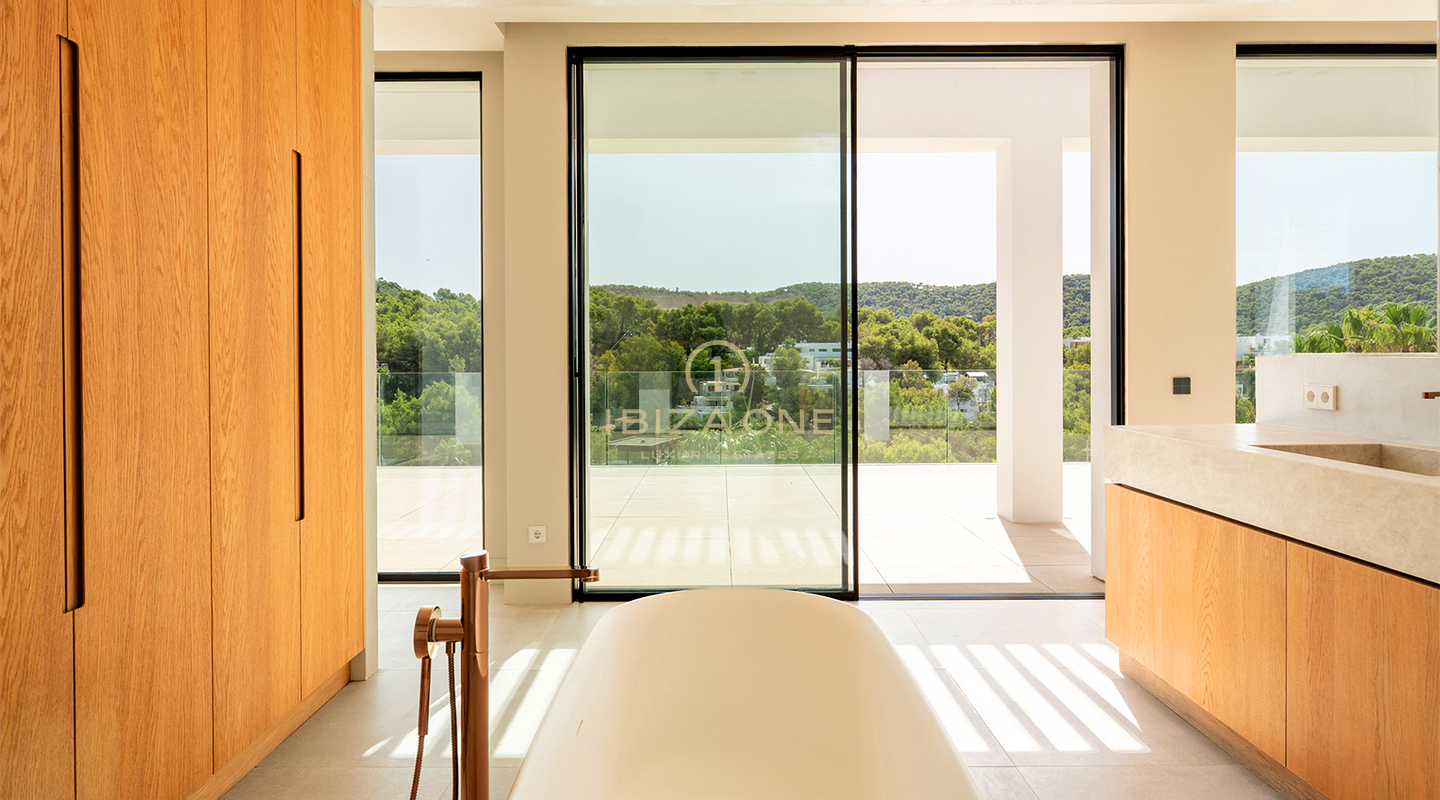 Nuovissima villa di lusso di design con vista mare, piscina privata e cucina Gaggenau in vendita a Can Furnet, Ibiza.