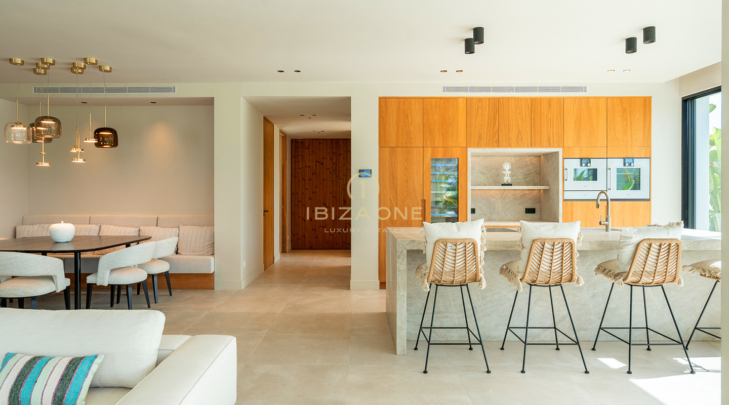 Villa de lujo de diseño a estrenar con vistas al mar, piscina privada y cocina Gaggenau en venta en Can Furnet, Ibiza.
