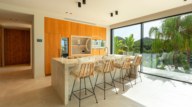 Villa de luxe neuve de designer avec vue sur mer, piscine privée et cuisine Gaggenau à vendre à Can Furnet, Ibiza